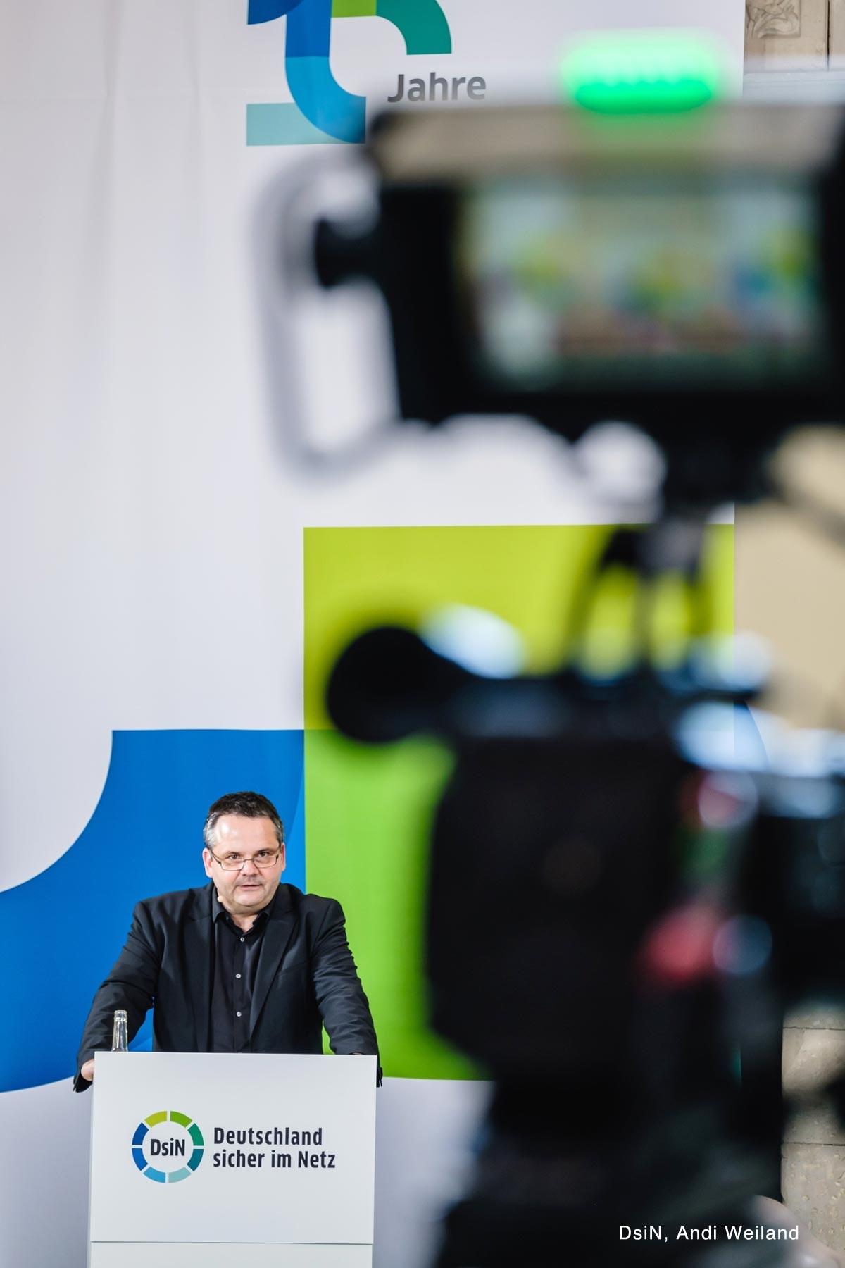 Videokamera auf Bühne gerichtet
